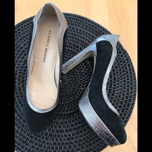 AUDREY BROOKE Sz 8.5M HEELS